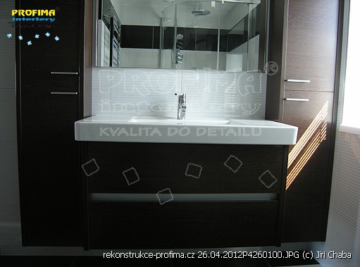 rekonstrukce nadstandartní koupelny v RD Praha 9